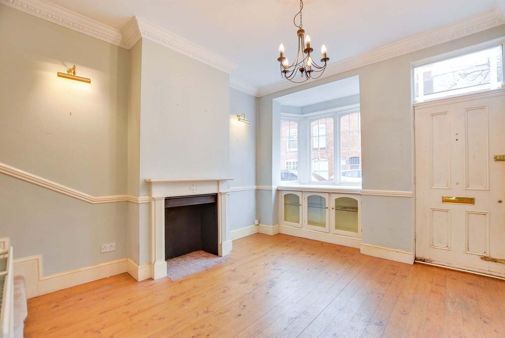 Property photo 2 of 13