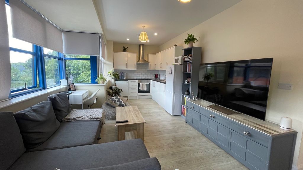 Property photo 3 of 7 Living Room