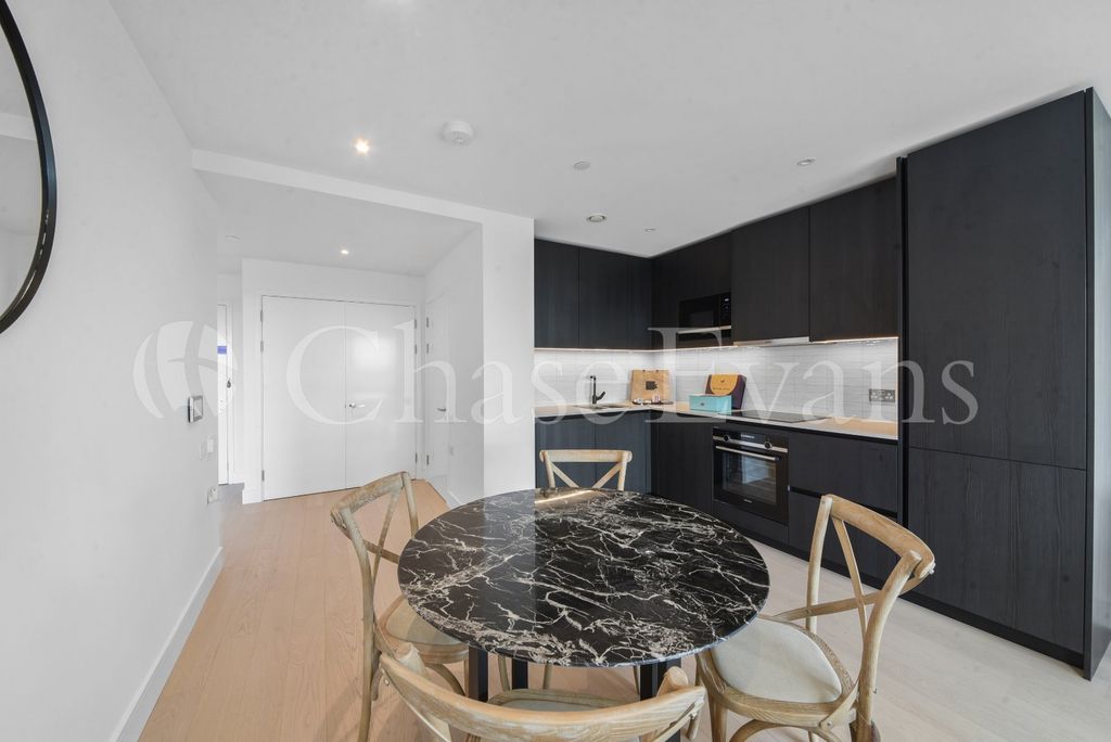 Property photo 3 of 14 Kitchen