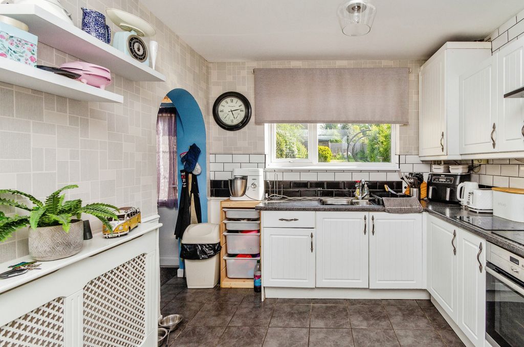 Property photo 2 of 15 Kitchen