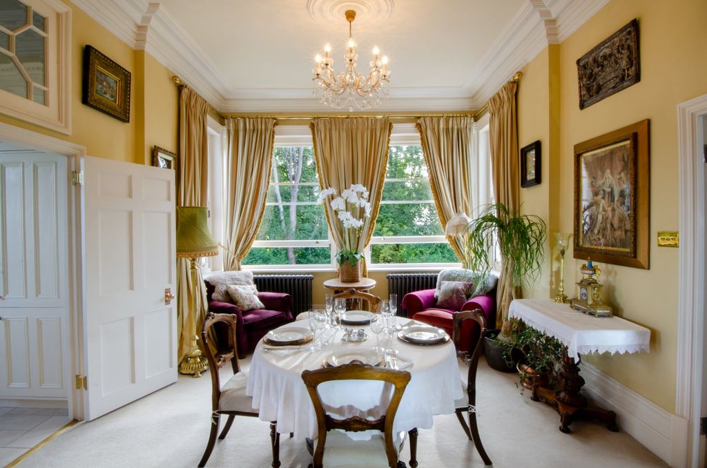 Property photo 3 of 17 Sitting/Dining Room