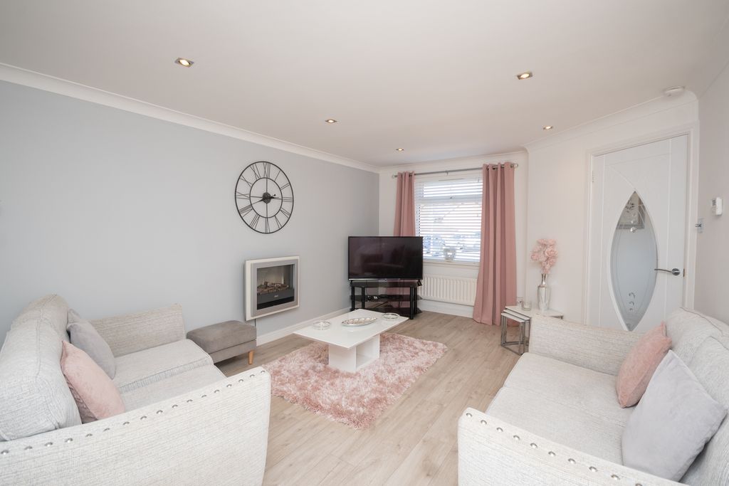 Property photo 2 of 15 Lounge