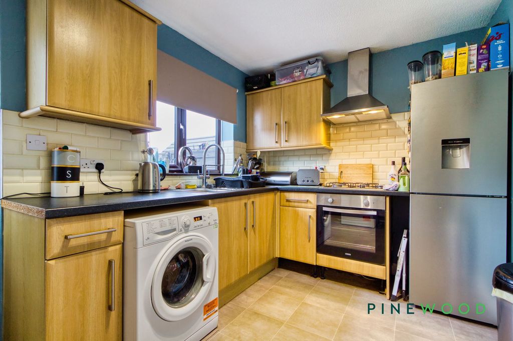 Property photo 3 of 16 Kitchen