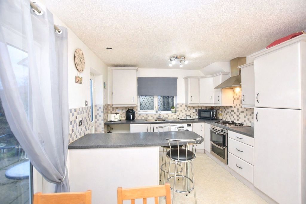 Property photo 3 of 13 Kitchen Diner