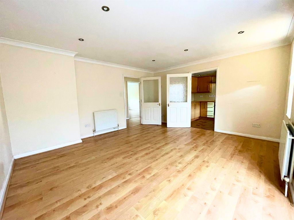Property photo 3 of 8 Whatsapp Image 2025-05-13 At 16.52.10_A9A29d84 - E