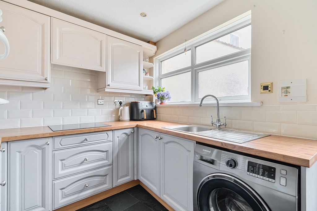 Property photo 3 of 18 1479855-5-6A344880F32Bd-Arw-1
