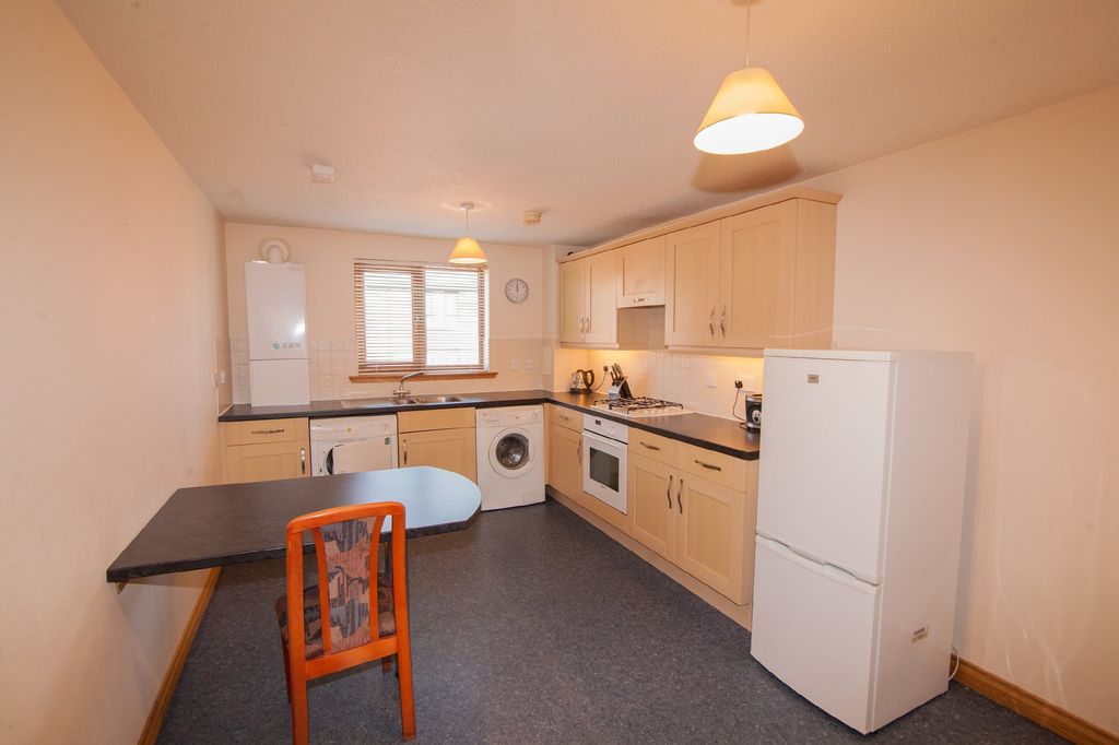 Property photo 3 of 6 Kitchen