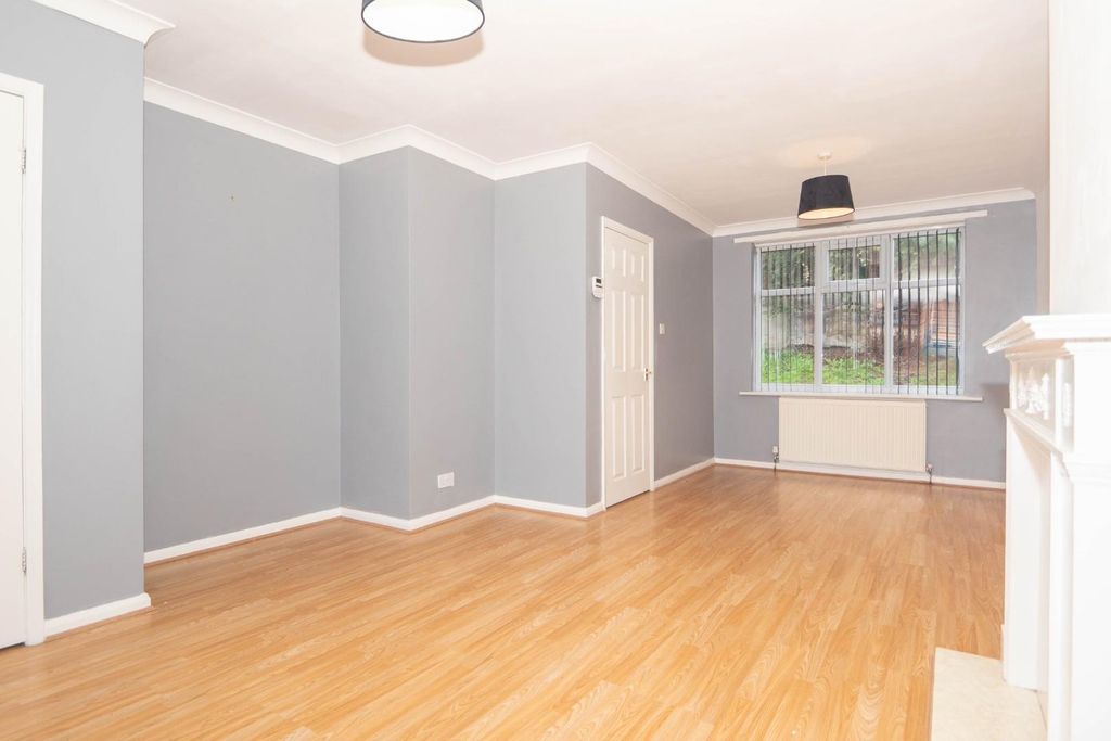 Property photo 2 of 25 Living Room/Diner