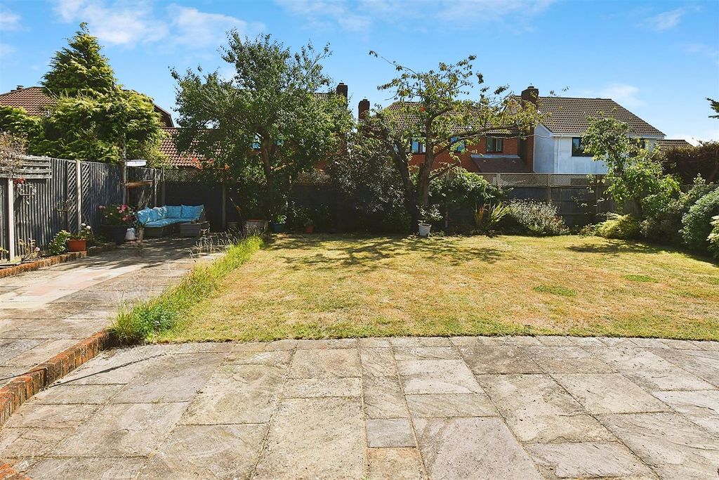 Locks Road, Locks Heath SO31, 4 bed detached house for sale, £695,000 ...
