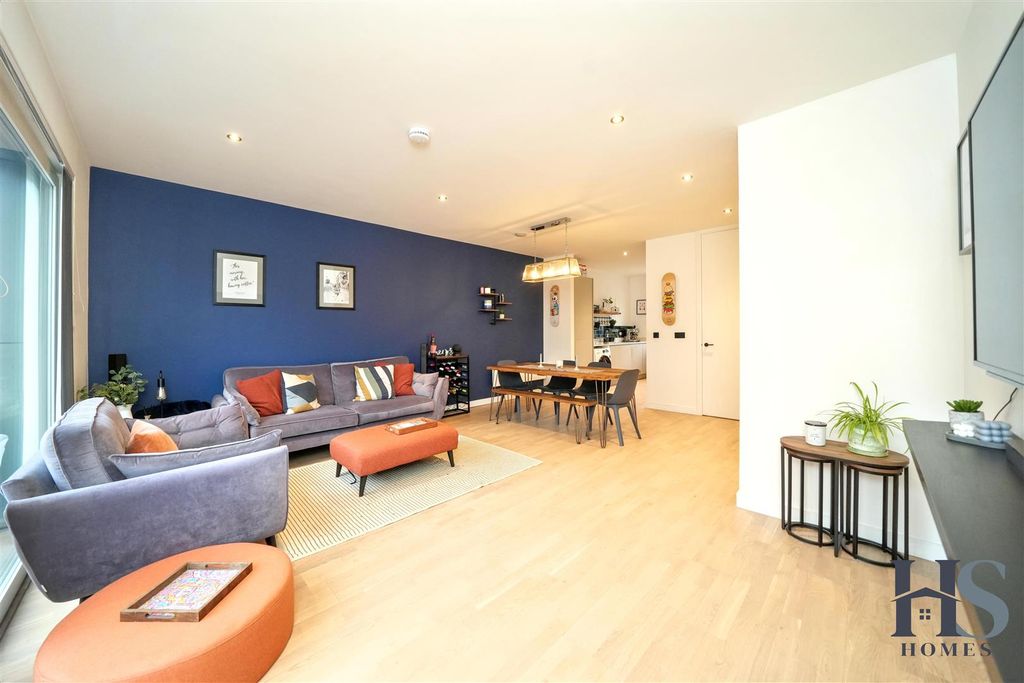 Property photo 3 of 20 Lounge : Diner.Jpg