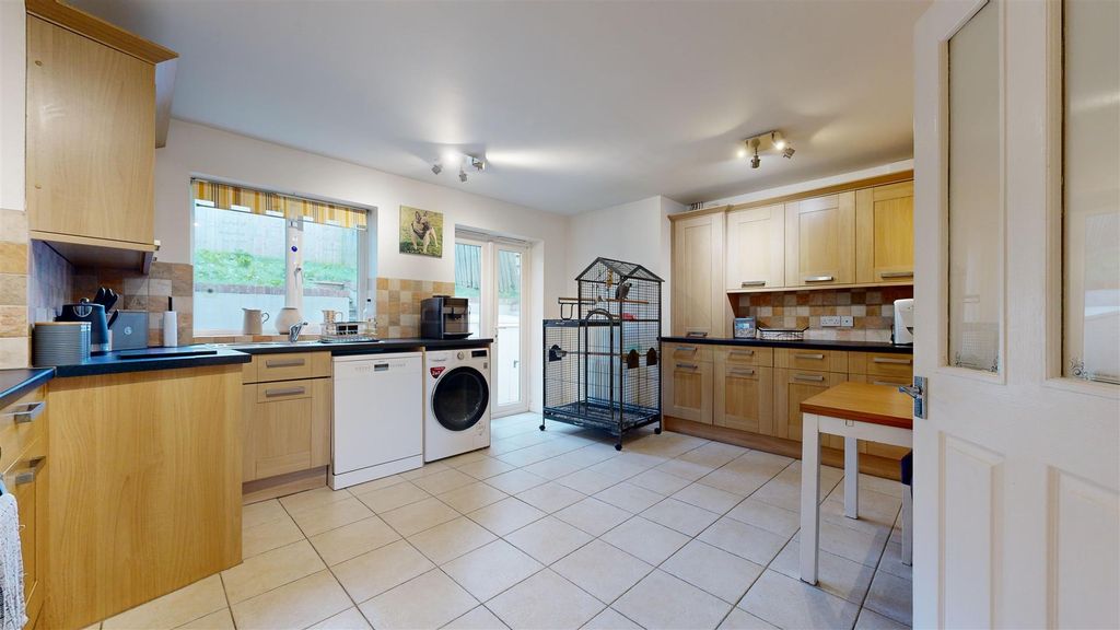 Property photo 2 of 17 227A-Chickerell-Road-11252024_171304.Jpg