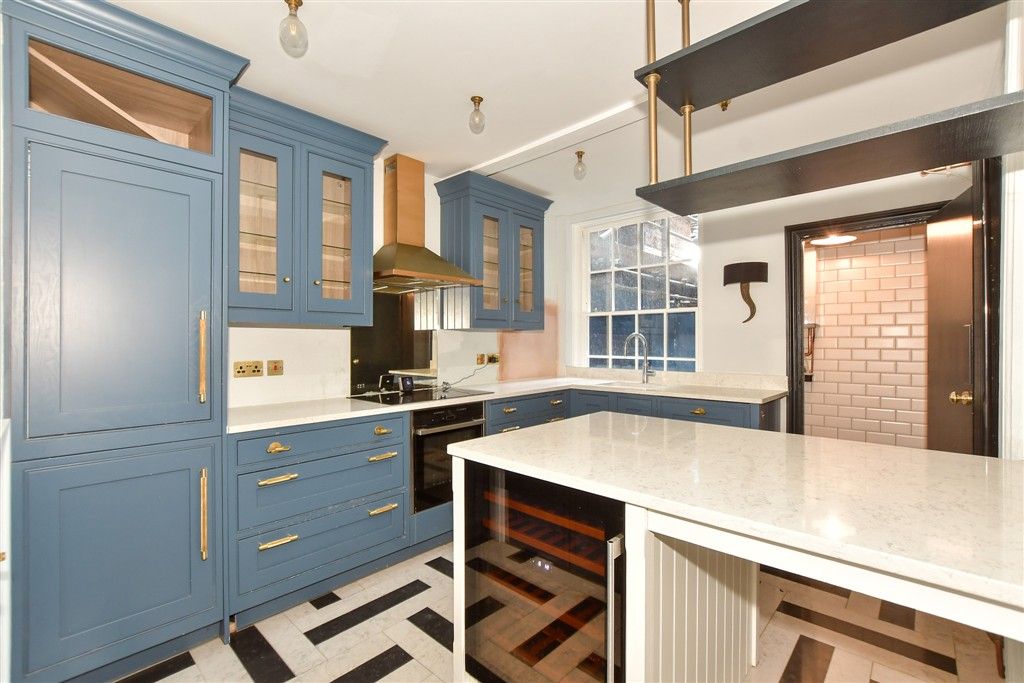 Property photo 1 of 9 Kitchen