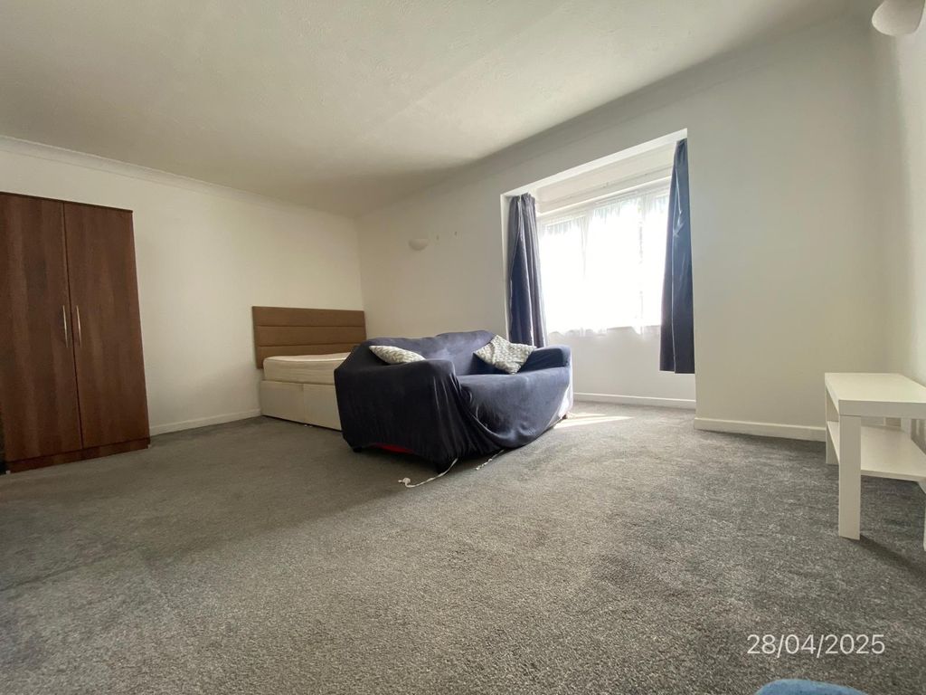Property photo 2 of 4