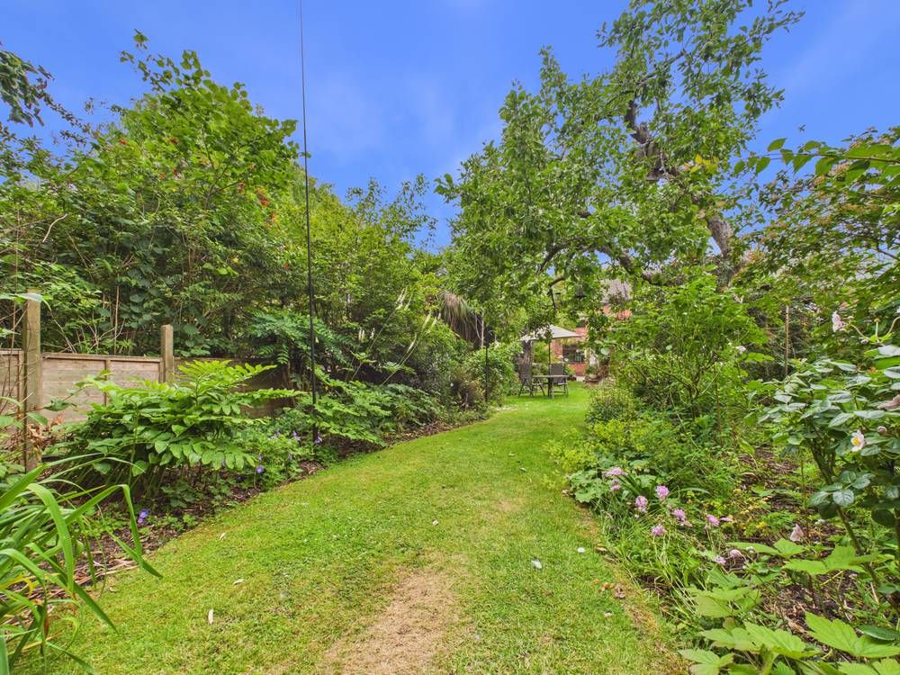 Property photo 2 of 17