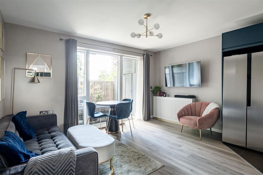 Property photo 3 of 12 Luma Apartments-3.Jpg