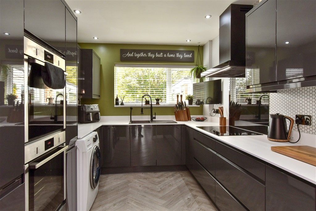 Property photo 3 of 14 Kitchen