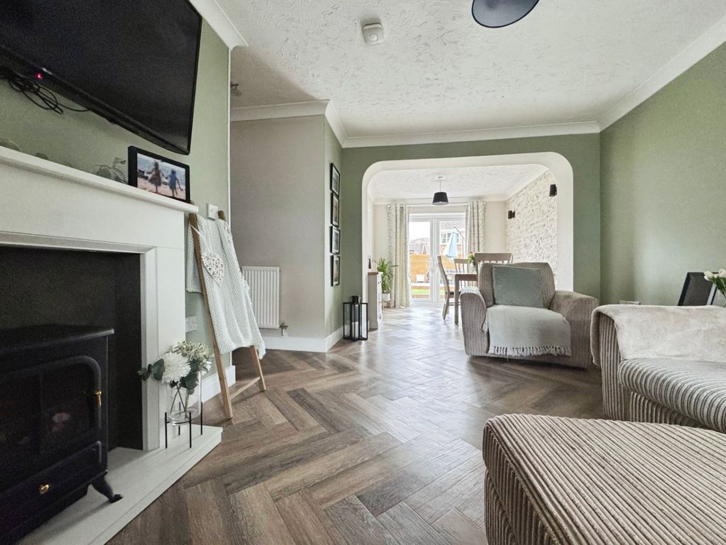 Property photo 2 of 32 4854313