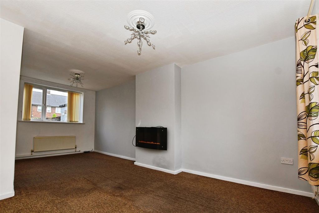 Property photo 2 of 16 Lounge