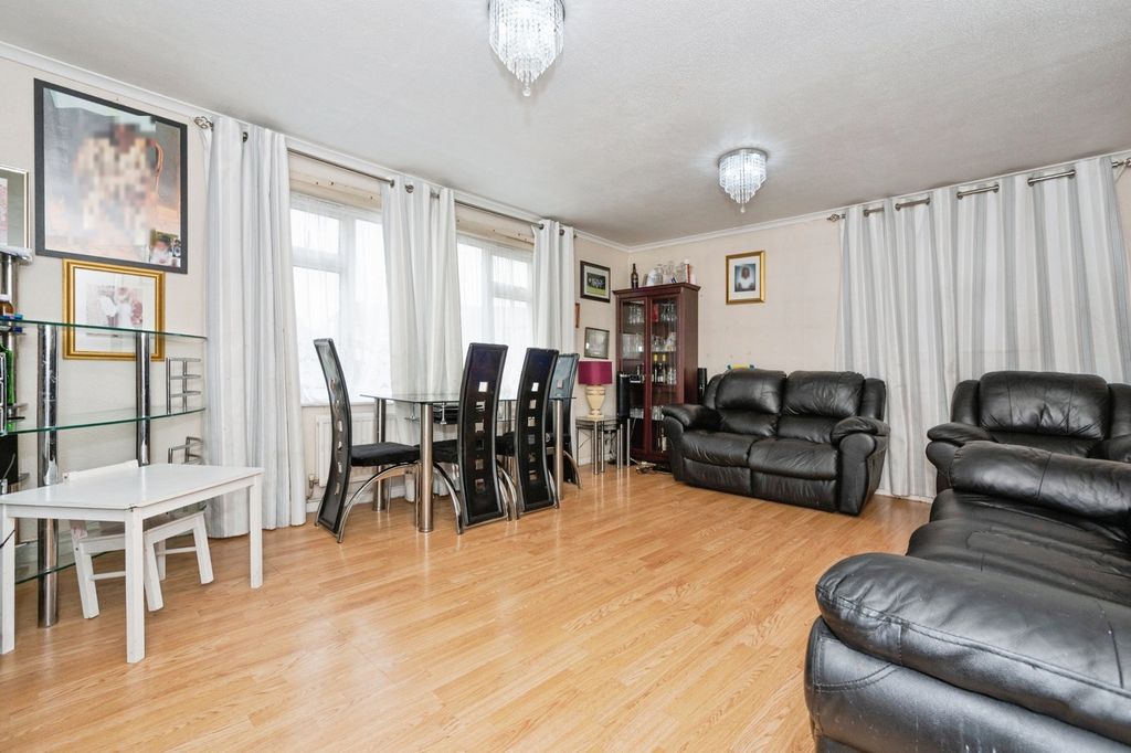 Property photo 2 of 17 Photo