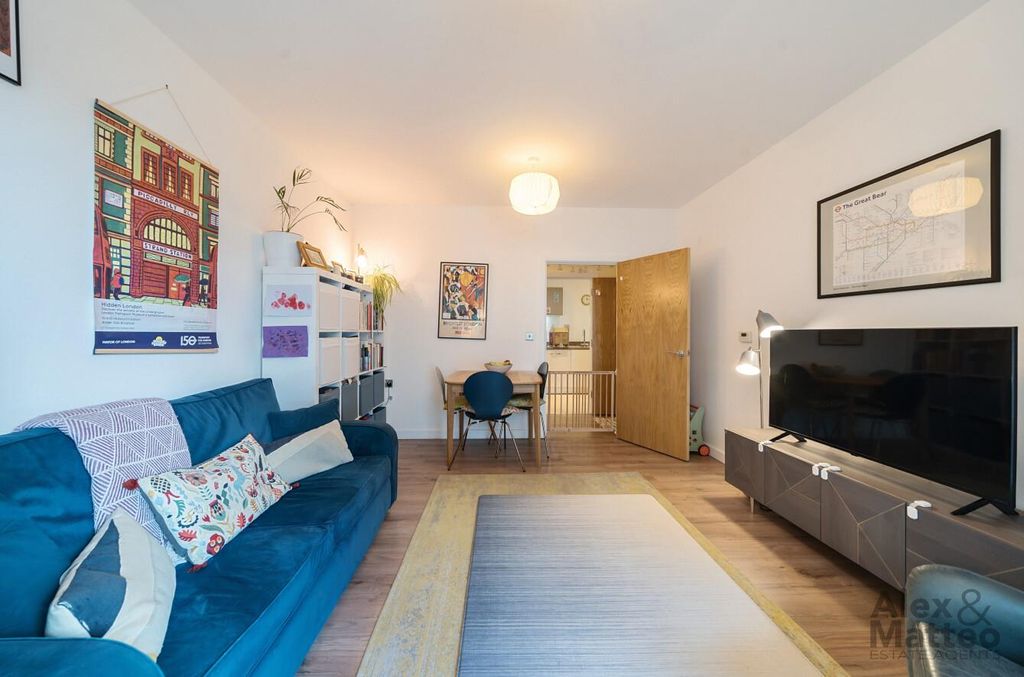 Property photo 1 of 15 Sequoia House
