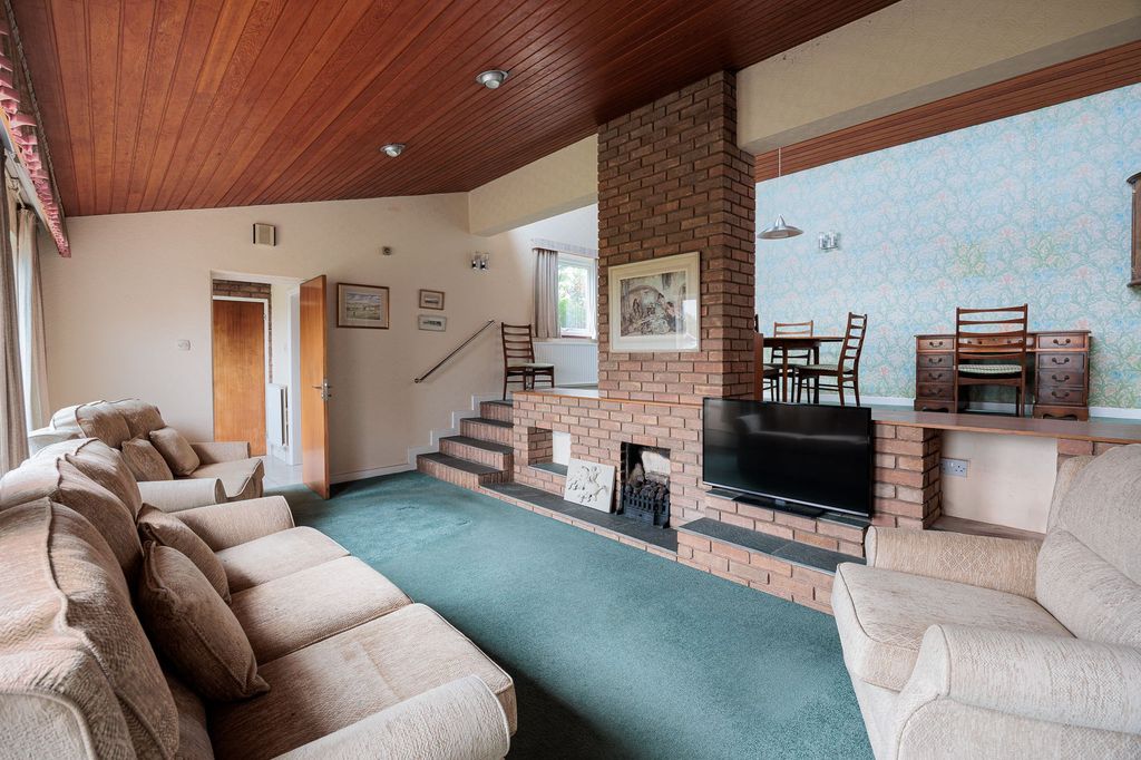 Property photo 3 of 23