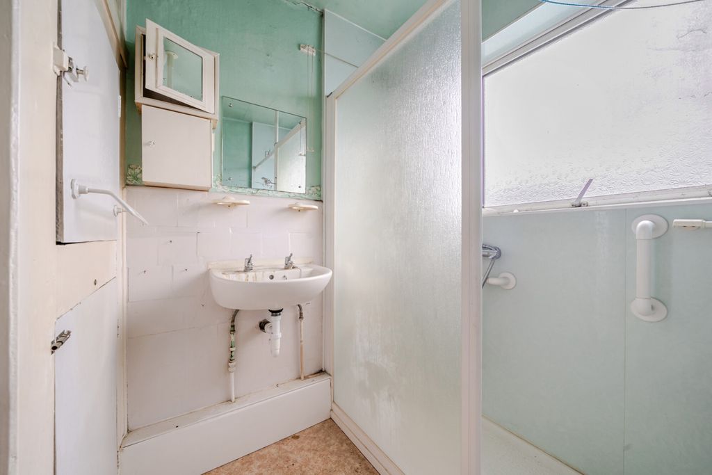 Property photo 3 of 21 1404901-13-6985B1...