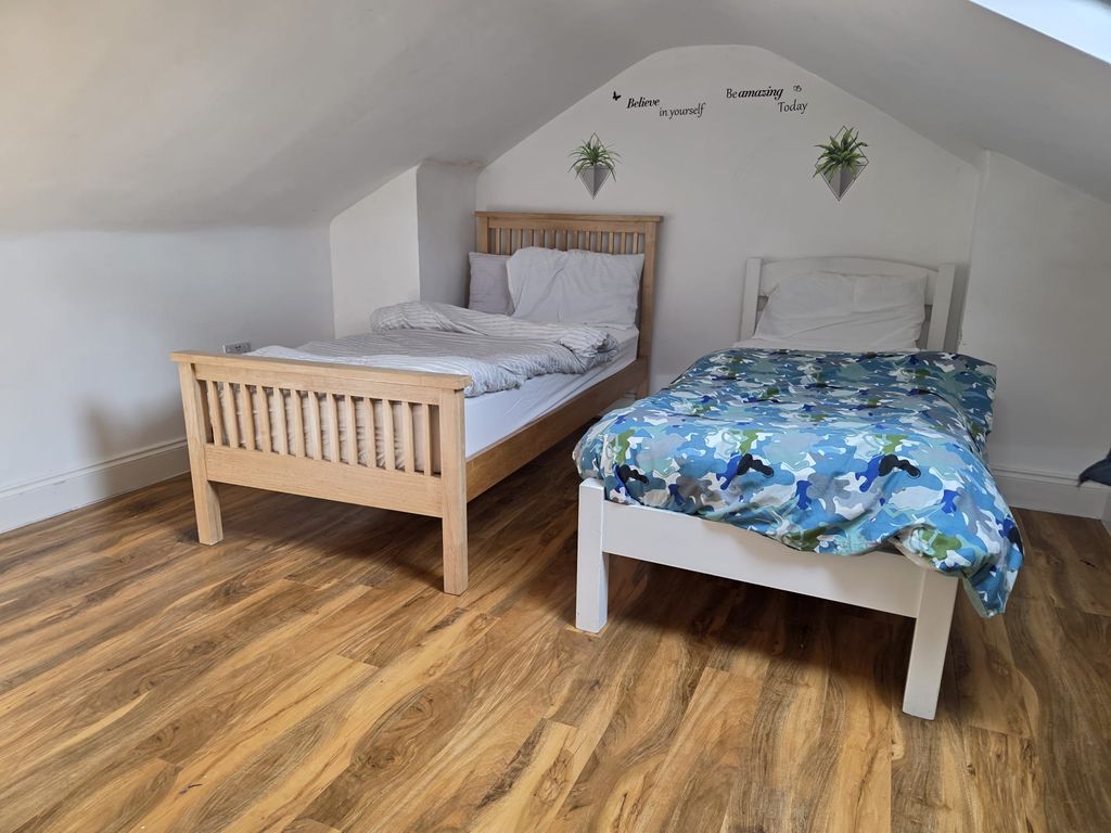 Property photo 1 of 2