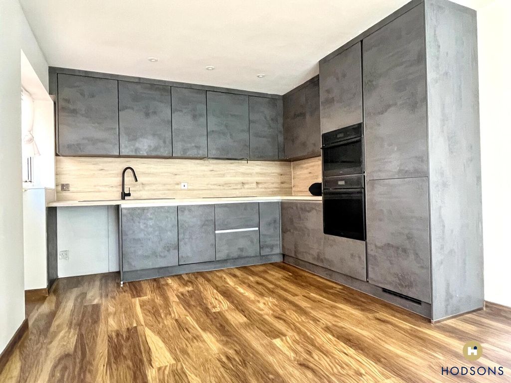 Property photo 3 of 14 Kitchen