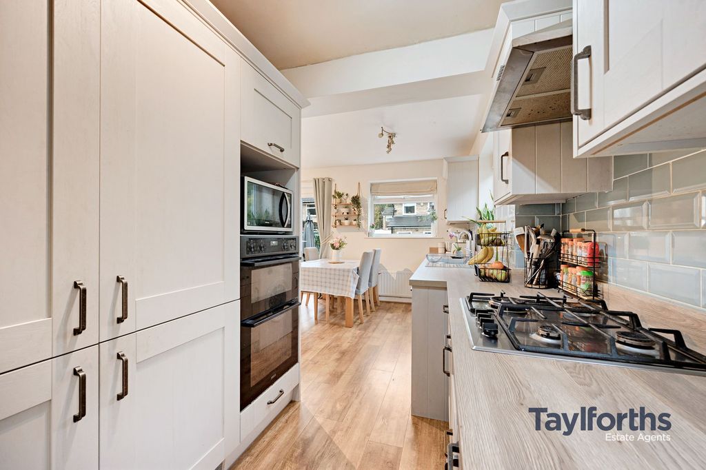 Property photo 3 of 40