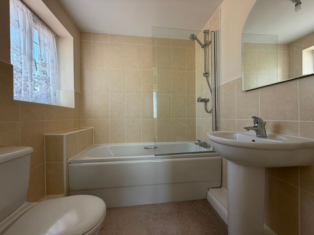 1 bed flat to rentMill View, Caerphilly CF83 photo 5