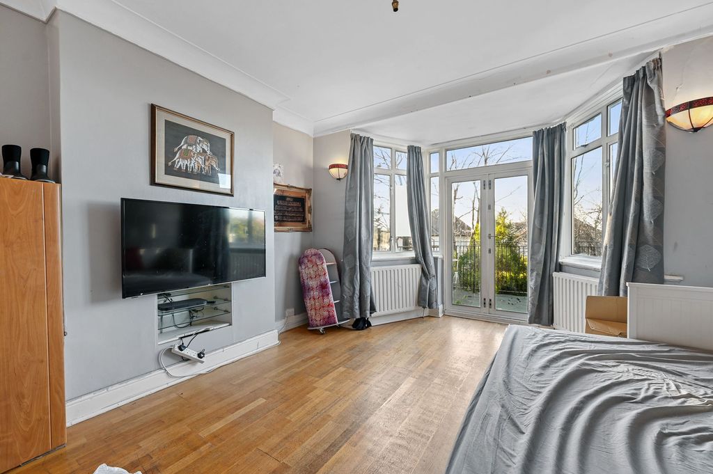 Property photo 3 of 12