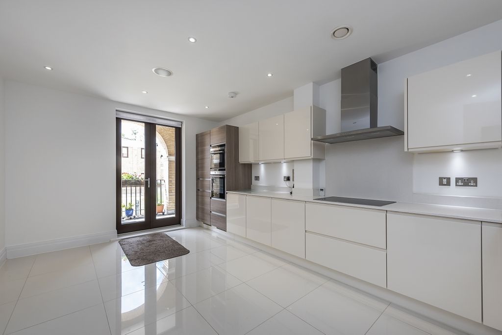 Property photo 2 of 11 Pic 4