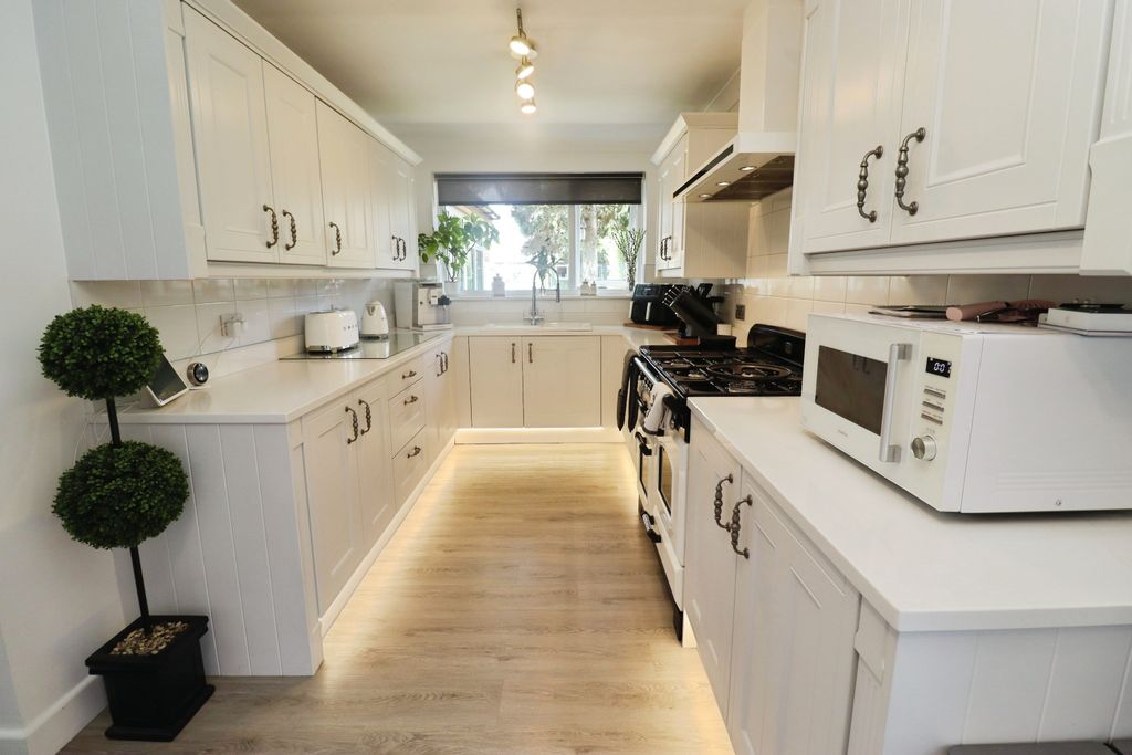 Property photo 2 of 36