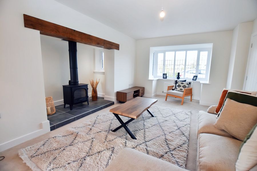 Property photo 3 of 32 Lounge 2