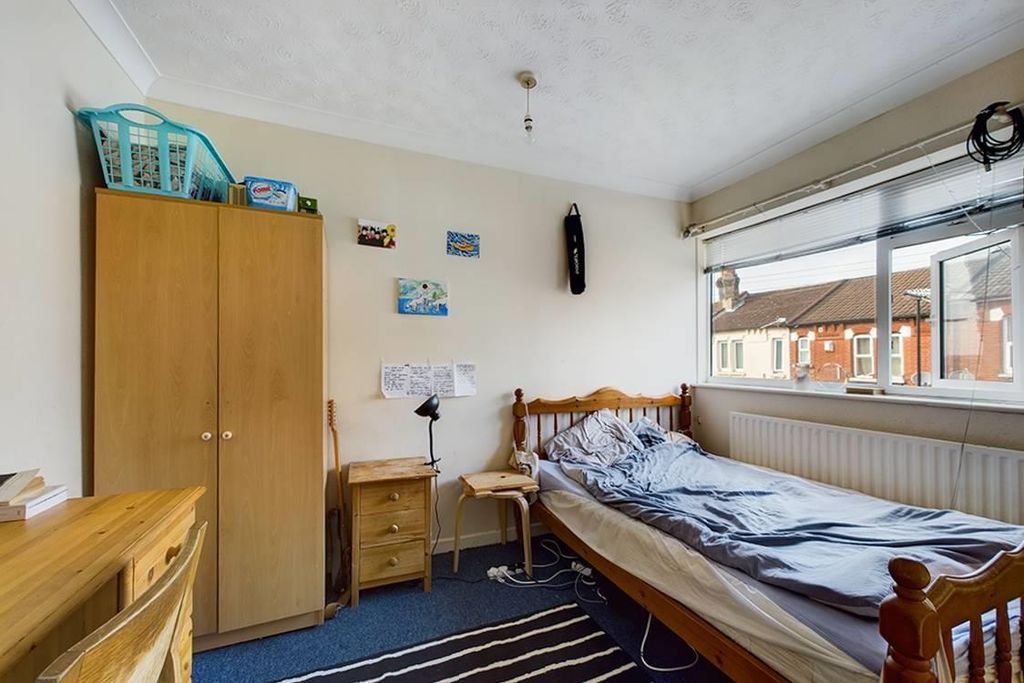 Property photo 2 of 13 Cam01635G0-Pr0022-Still009-Thumbnail-H750-70.Jpg