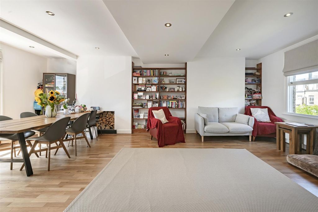 Property photo 3 of 11 Poplar Grove