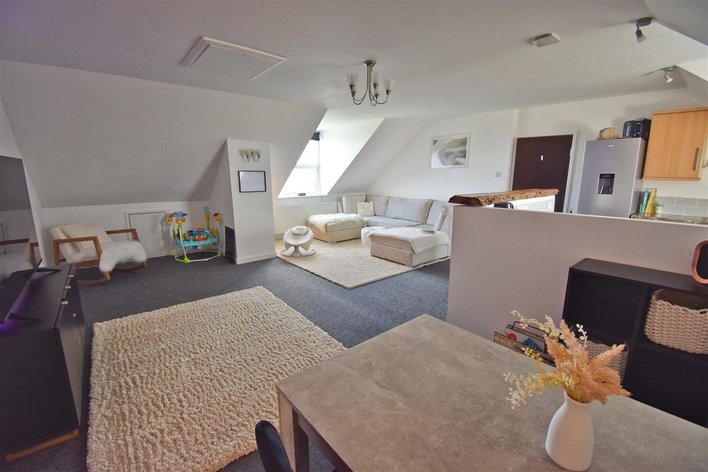 Property photo 2 of 15 Lounge 2.Jpg