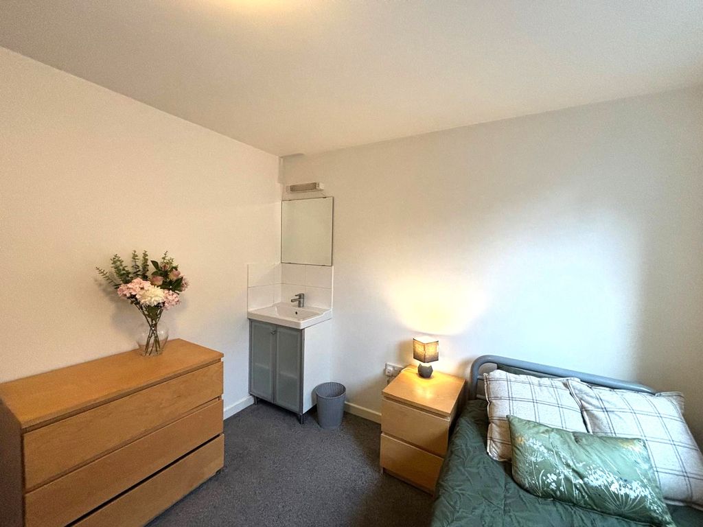 Property photo 2 of 9 2E1111Ff-Afd0-40B4-92Da-2Bb02800938E