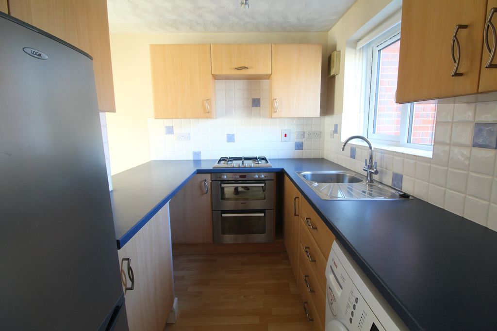 Property photo 2 of 7 Kitchen