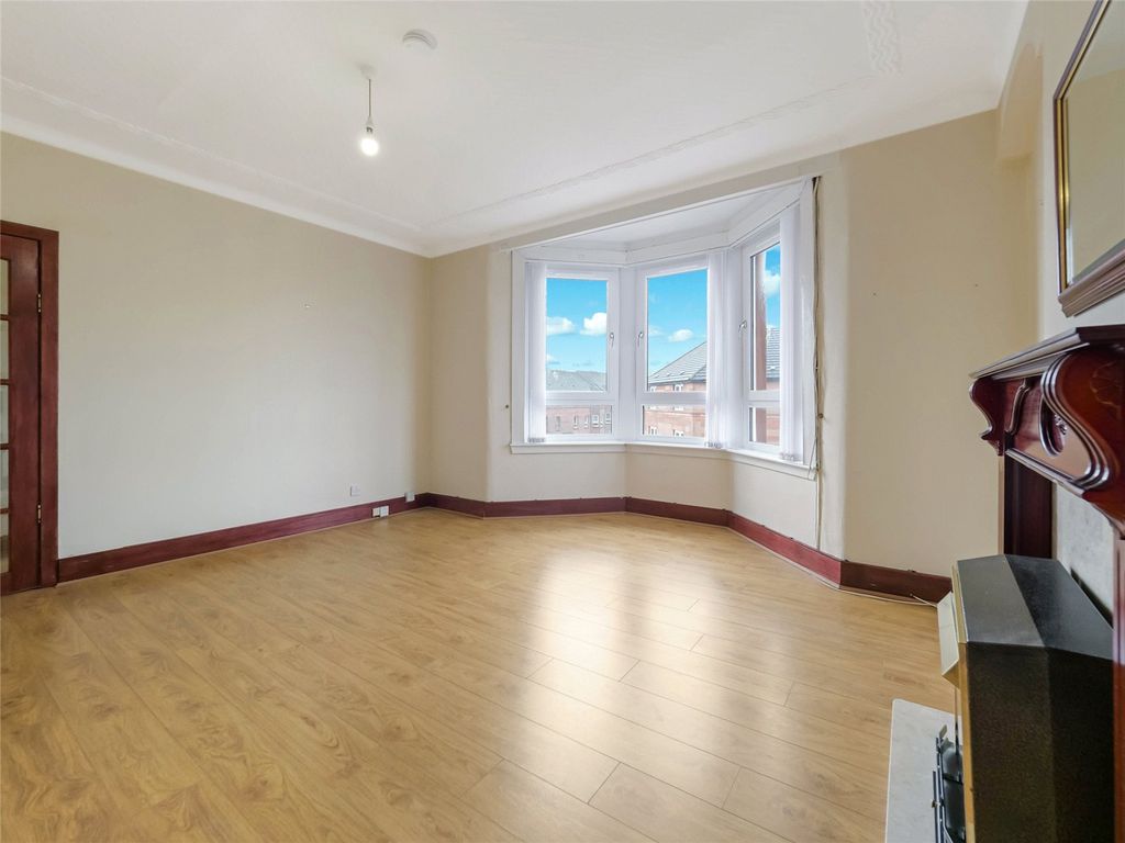 Property photo 3 of 14 Living Room