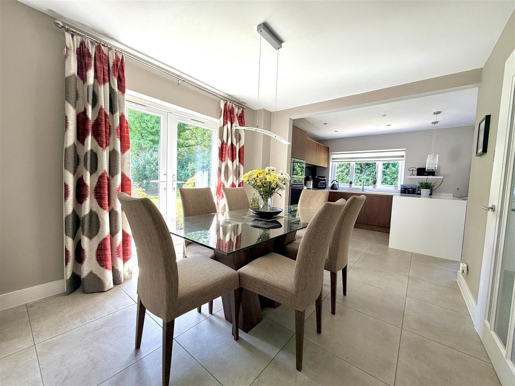 Property photo 3 of 35 Dining Kitchen