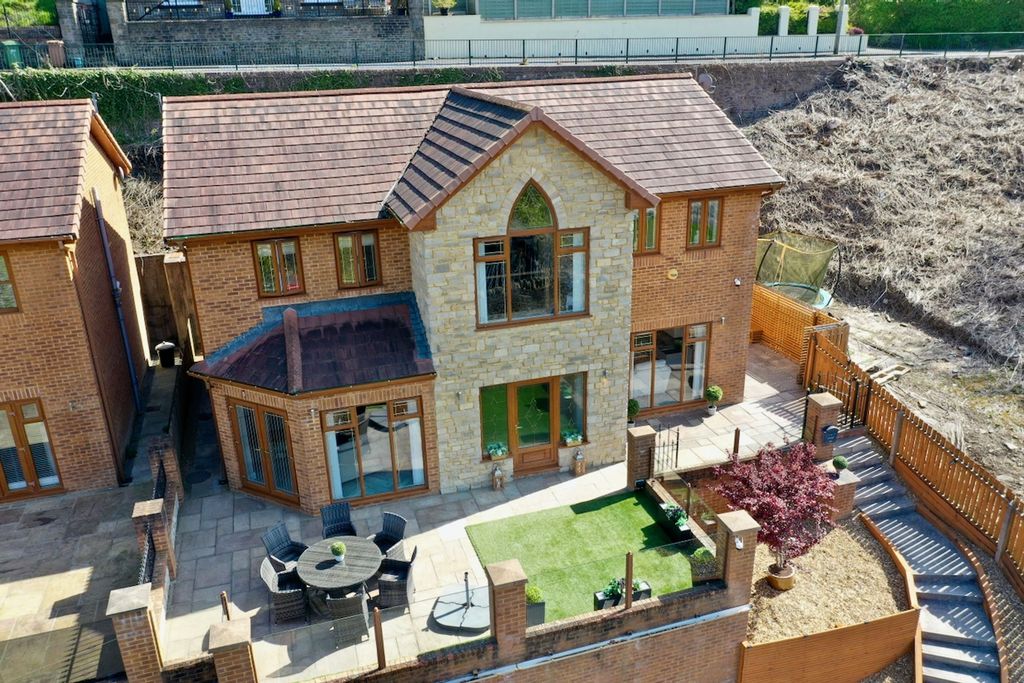 Property photo 1 of 48
