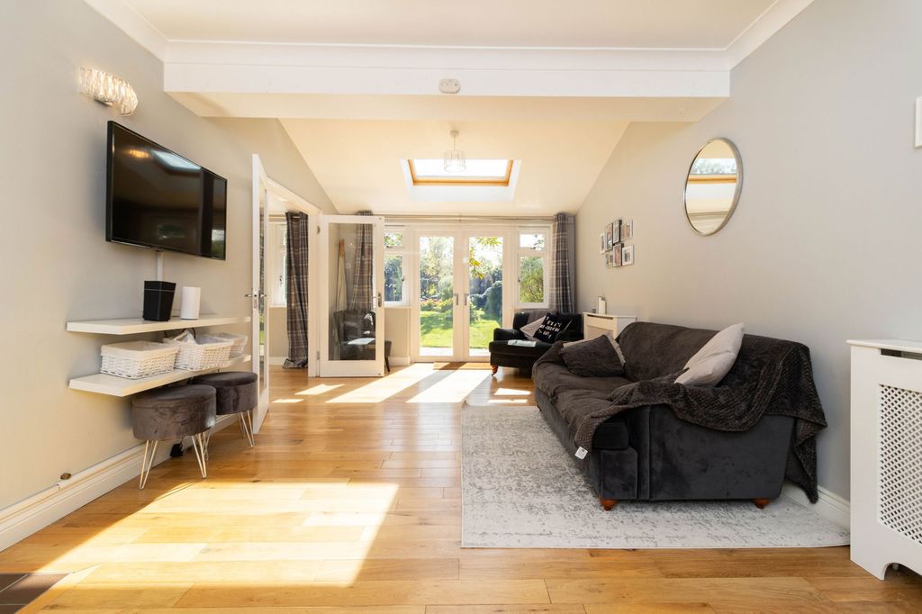 Property photo 2 of 30