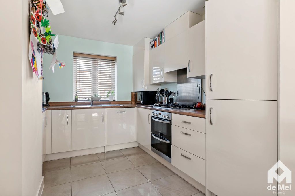 Property photo 2 of 16 Photo 8