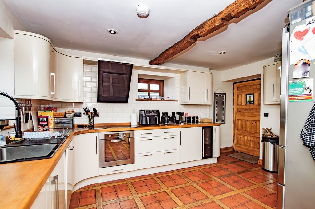 Property photo 3 of 52