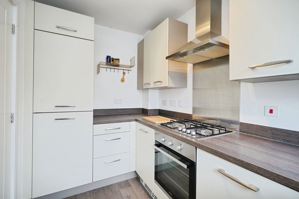 Property photo 3 of 16 Kitchen