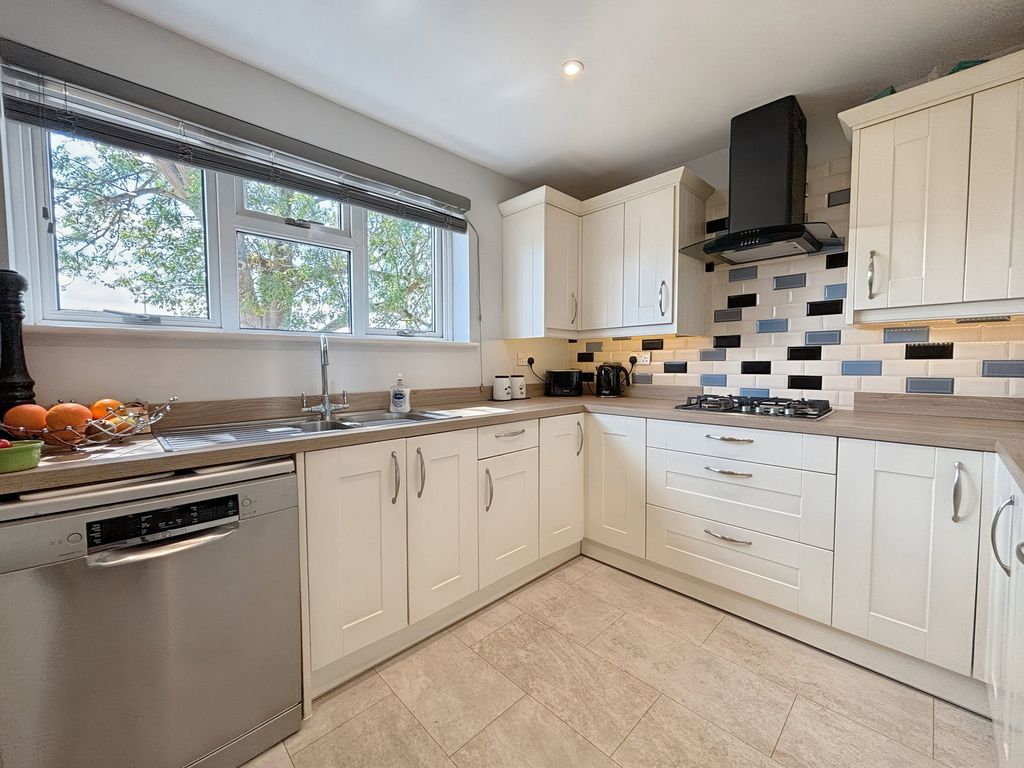 Property photo 2 of 28