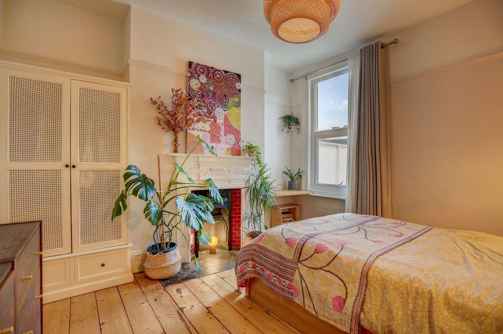 Property photo 3 of 21