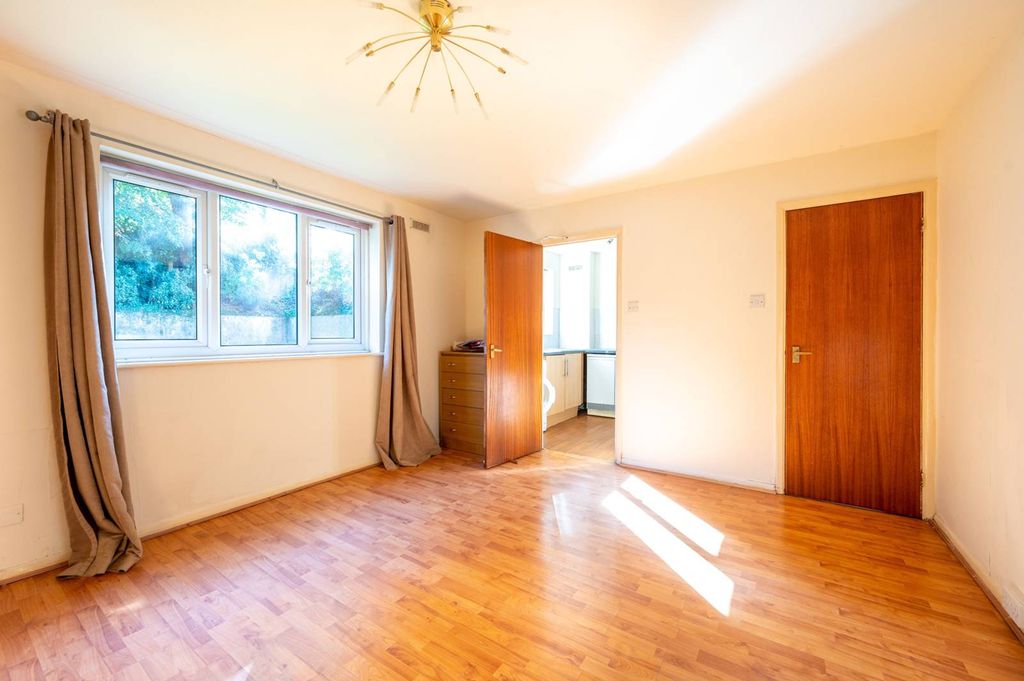 Property photo 1 of 5