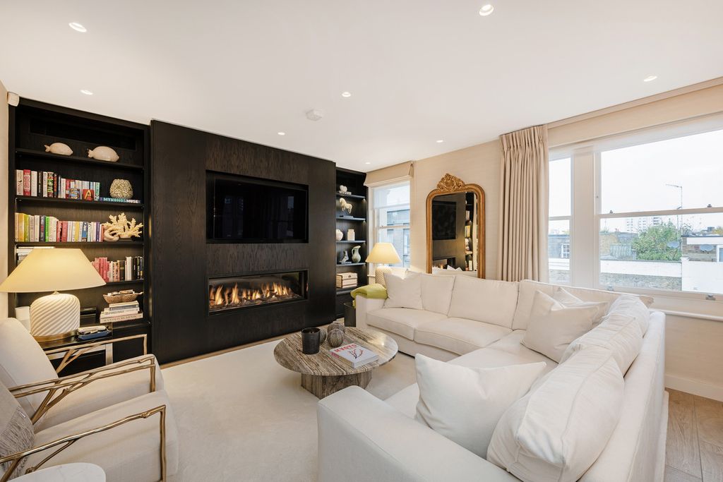 Property photo 2 of 21